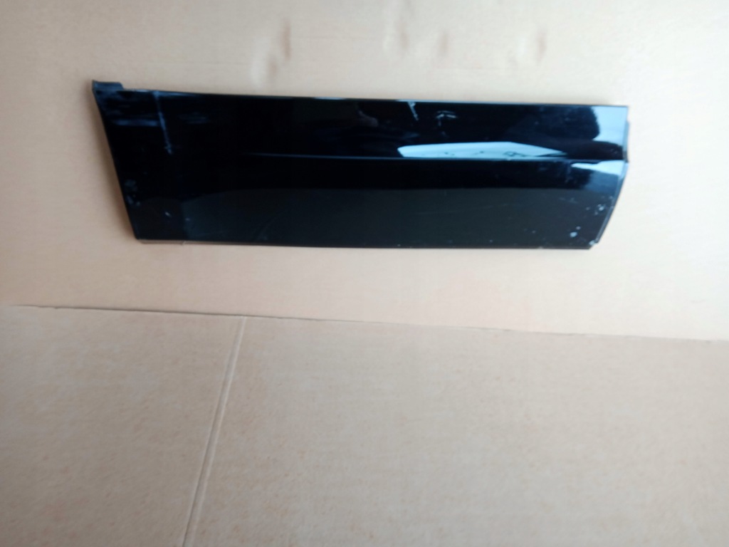 фото №1, Land rover discovery v l462 молдинг дверь правый задняя