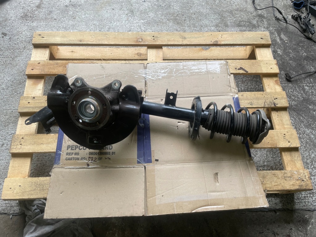 Купити Амортизаторна стійка поворотний кулак ступиця ліва перед mercedes w177 a-klasa