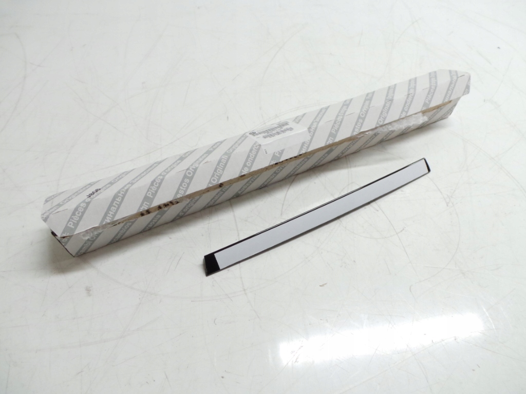 фото №1, Молдинг вертикальная дверь задняя правая alfa giulia czarna