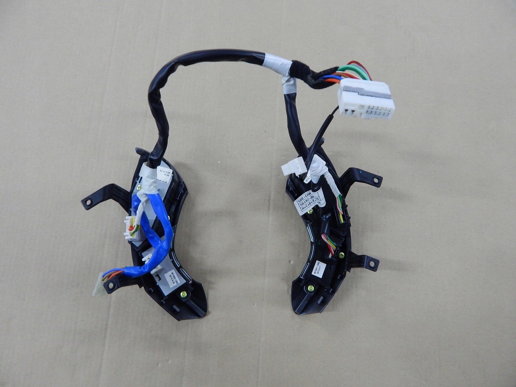 фото №9, Hyundai i30 ii - круїз-контроль мультифункція кнопки керма з підігрівом