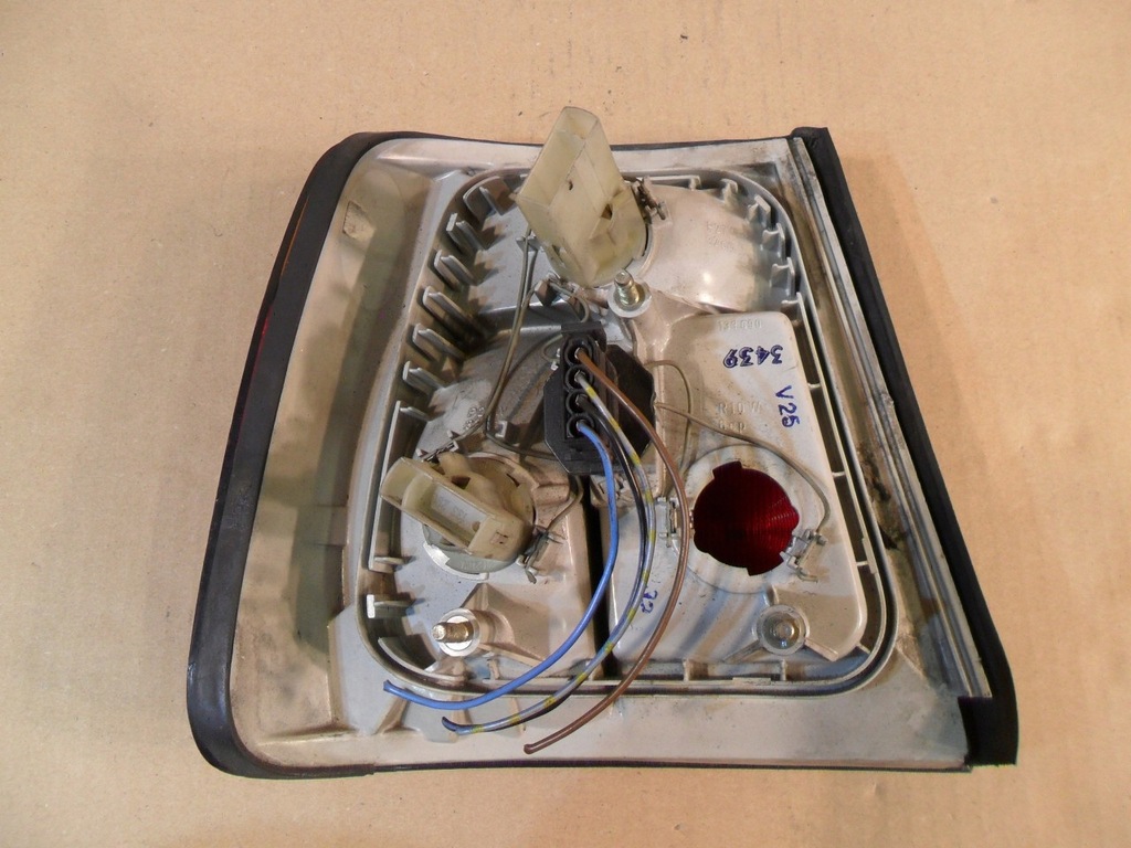 фото №10, Bmw 5 e34 лампа задня права sedan 133690