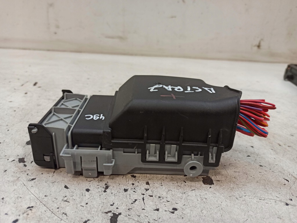 фото №5, Opel astra j коробка предохранителей 13222786