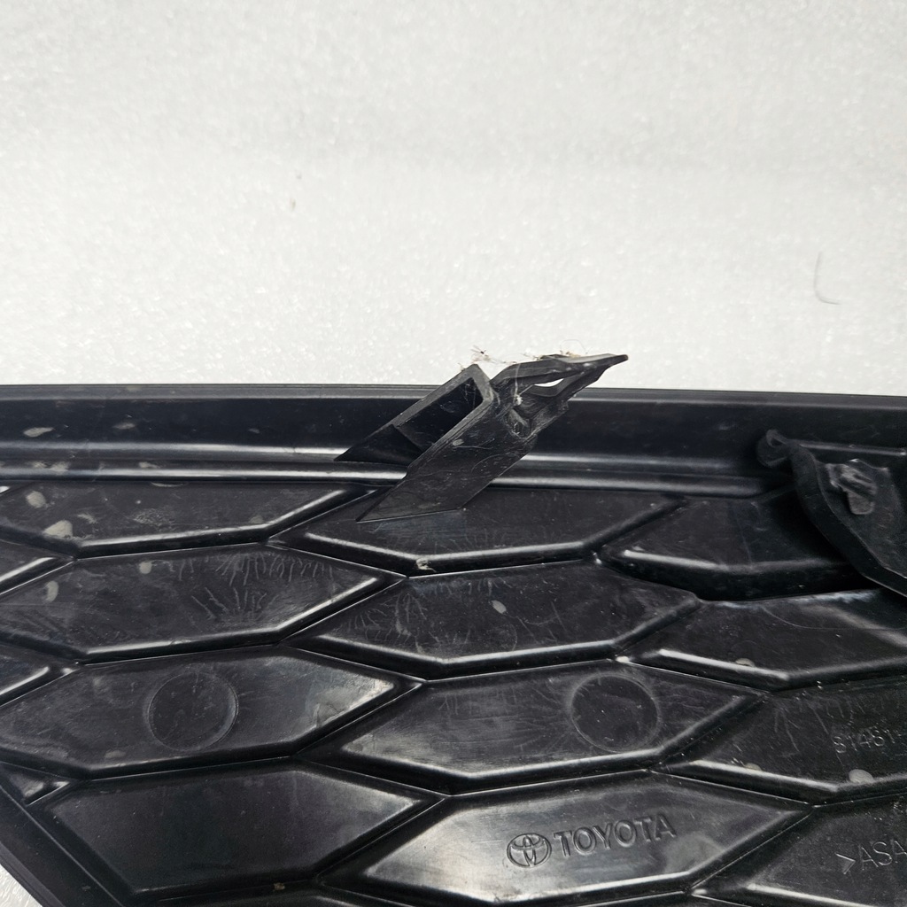 фото №12, Решётка бампера решётка радиатора правая toyota camry гибрид hybrid se 81481-06240