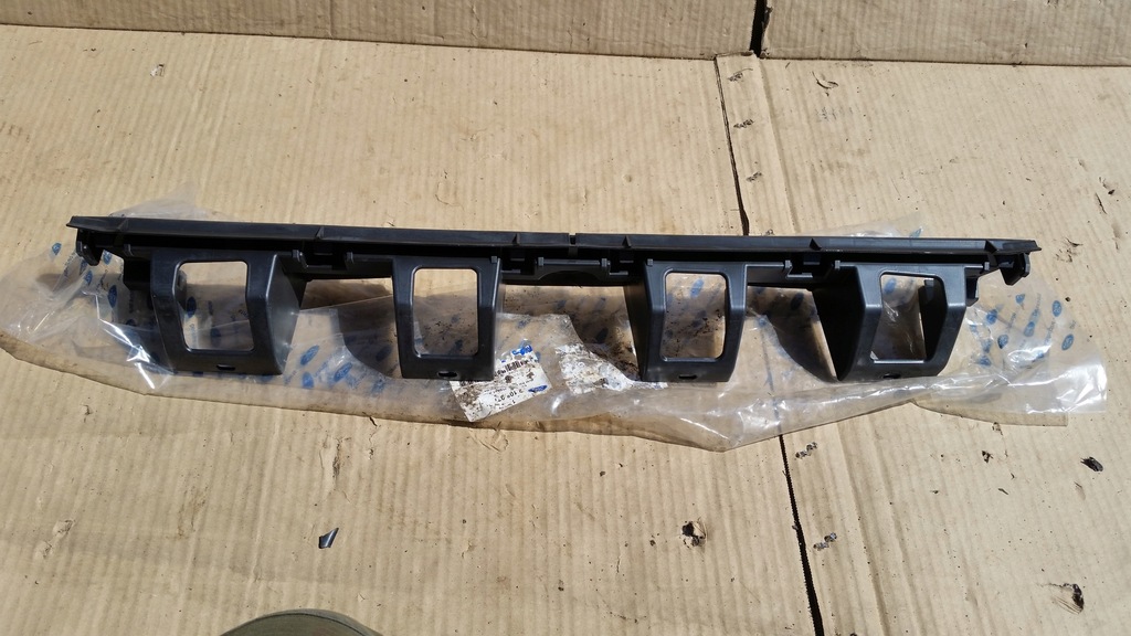 фото №1, Направляющая бампера средний задняя ford fiesta mk8 16-21