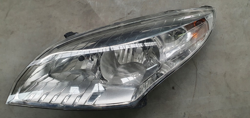 фото №1, Лампа лівий перед renault megane iii 260600017r