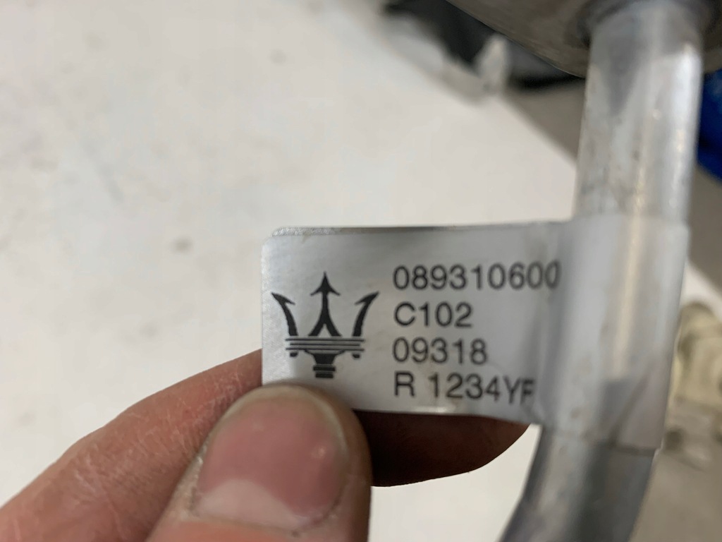 фото №6, Maserati granturismo lift 17- шланг кондиционера