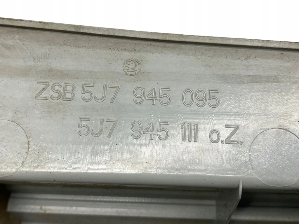 Skoda roomster 5j 2007 ліва сторона лампа задня Зі Шроту