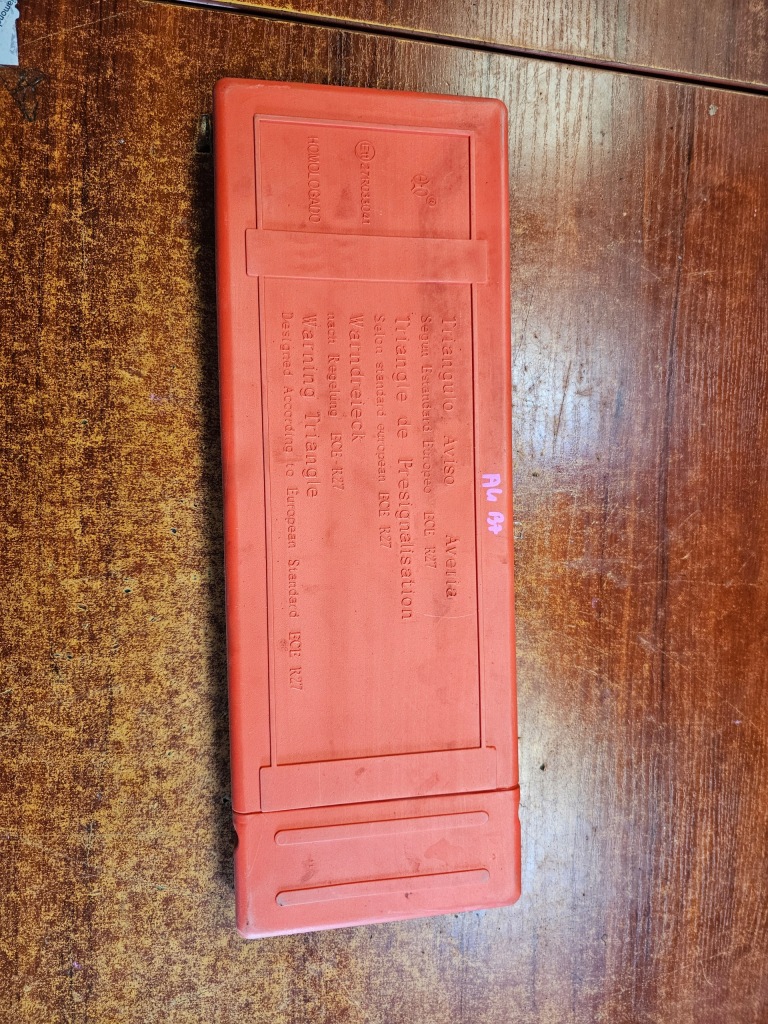 фото №1, Трикутник попереджувальний audi a4 b7 eu