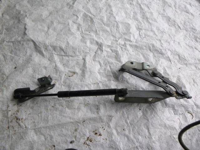 фото №1, Петля капот лівий land rover discovery sport l550