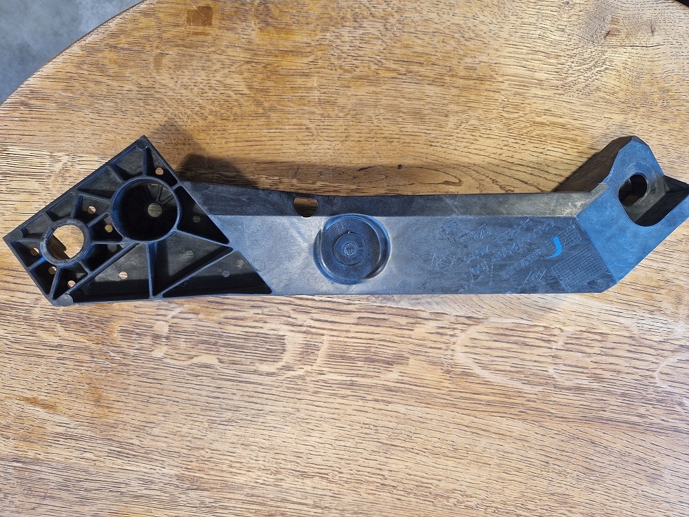 фото №1, Усилитель поперечина панель фары правый renault trafic iii vivaro b 625001299r