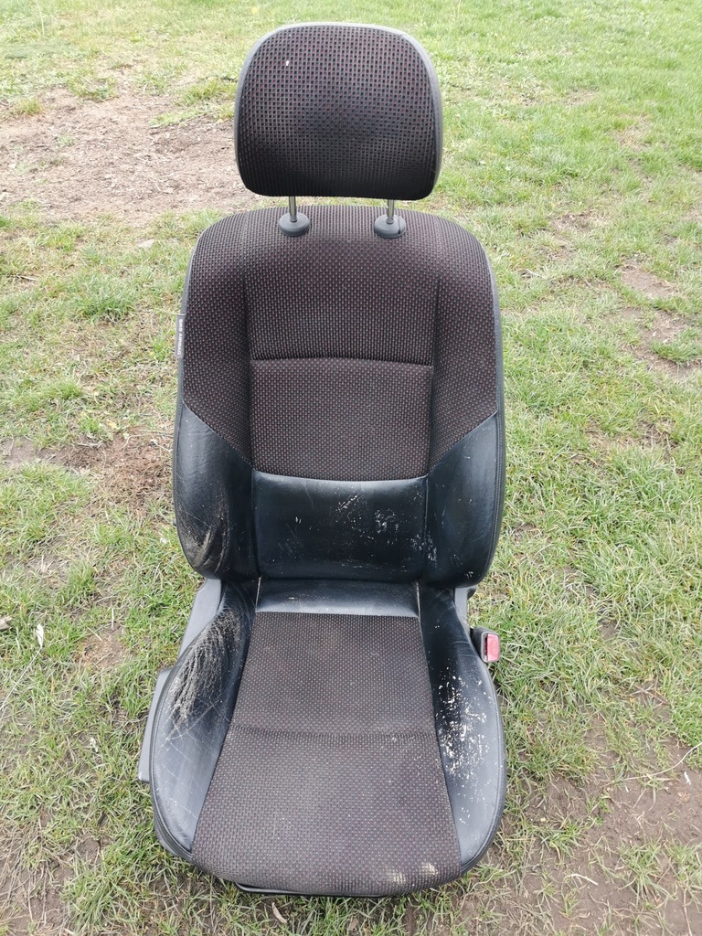 фото №1, Hyundai i30 i сиденье правый пассажира полукожа