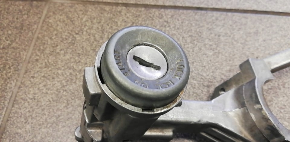 фото №7, Daihatsu charade колодка замок запалювання + ключ oryg