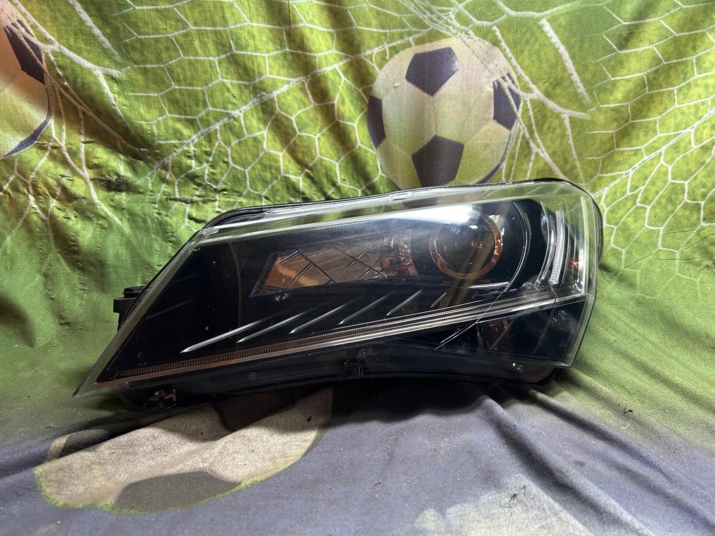 фото №1, Лампа левая superb iii bi ксенон led 3v1941015a