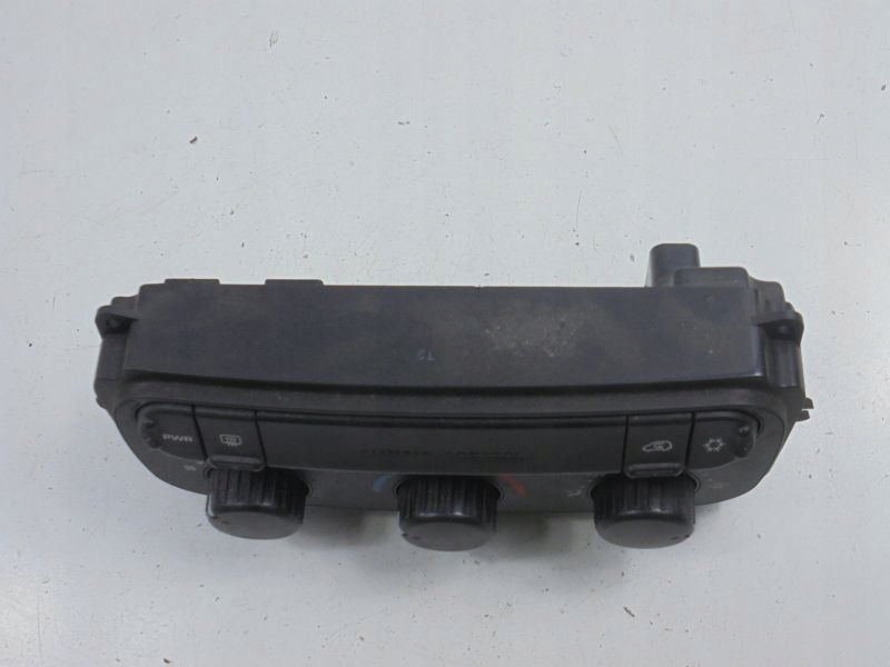 фото №10, Voyager 4 iv 00-04 панель обдув 05134768aa