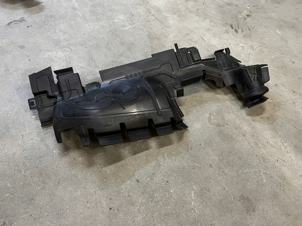 фото №1, Воздуховод воздуха левая audi sq7 q7 4m0