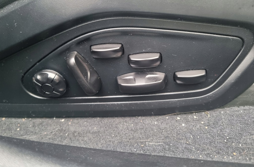 фото №13, Porsche taycan сиденья заднее сиденье кожа с подогревом обивка дверь