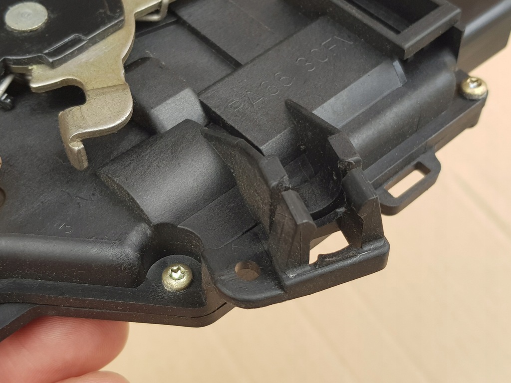 фото №8, Замок двері правий перед / audi a2 / 8z1837016a / 9 pin / europa / справний