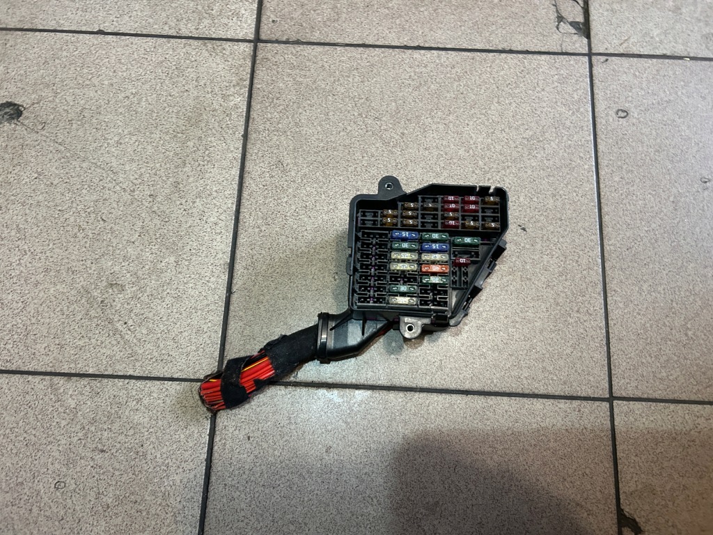 фото №1, Предохранители коробка предохранителей audi a6 c6