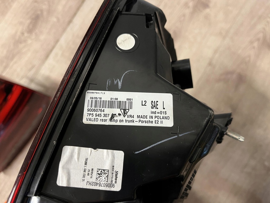 фото №8, Porsche cayenne 7p5 комплект лампа задня usa 7p5945307 7p5945308