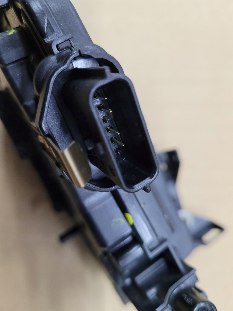 фото №5, Renault captur lift - замок дверь l.t. 805034742r