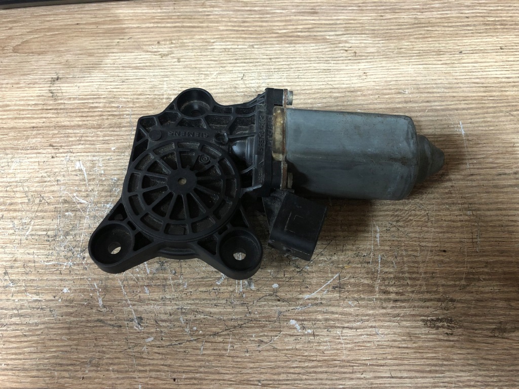 119650-104 моторчик стекло левый mercedes w220 с Разборки