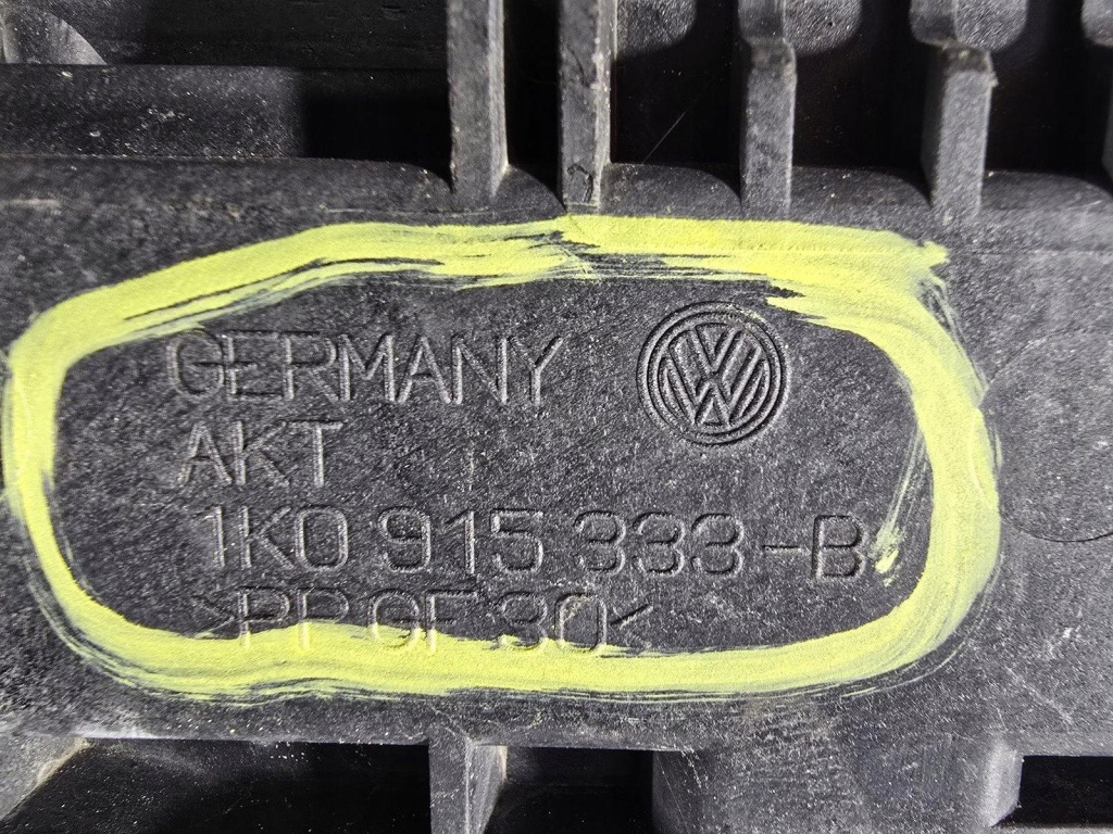 Vw golf v audi a3 8p skoda superb 2 основание аккумулятор 1k0915333b с Разборки