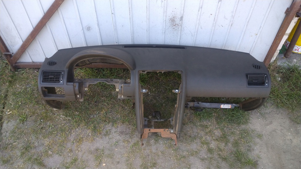 фото №1, Ford mondeo mk3 - приборная панель консоль europa