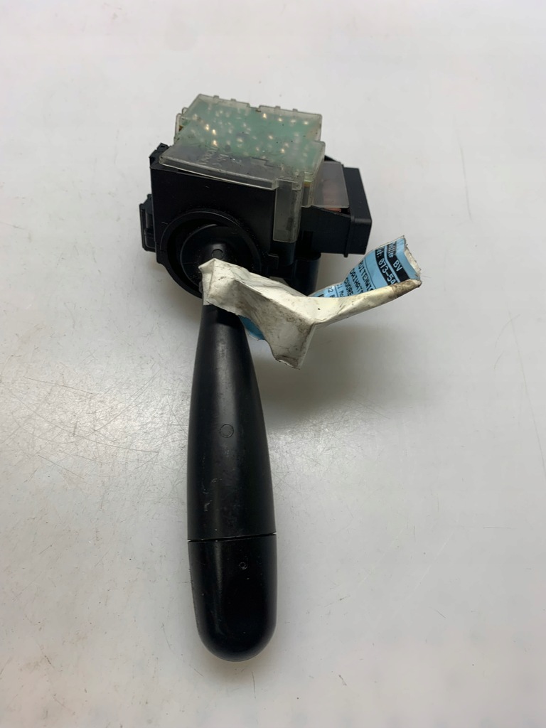 фото №1, Переключатель дворник toyota оригинальный номер 173647