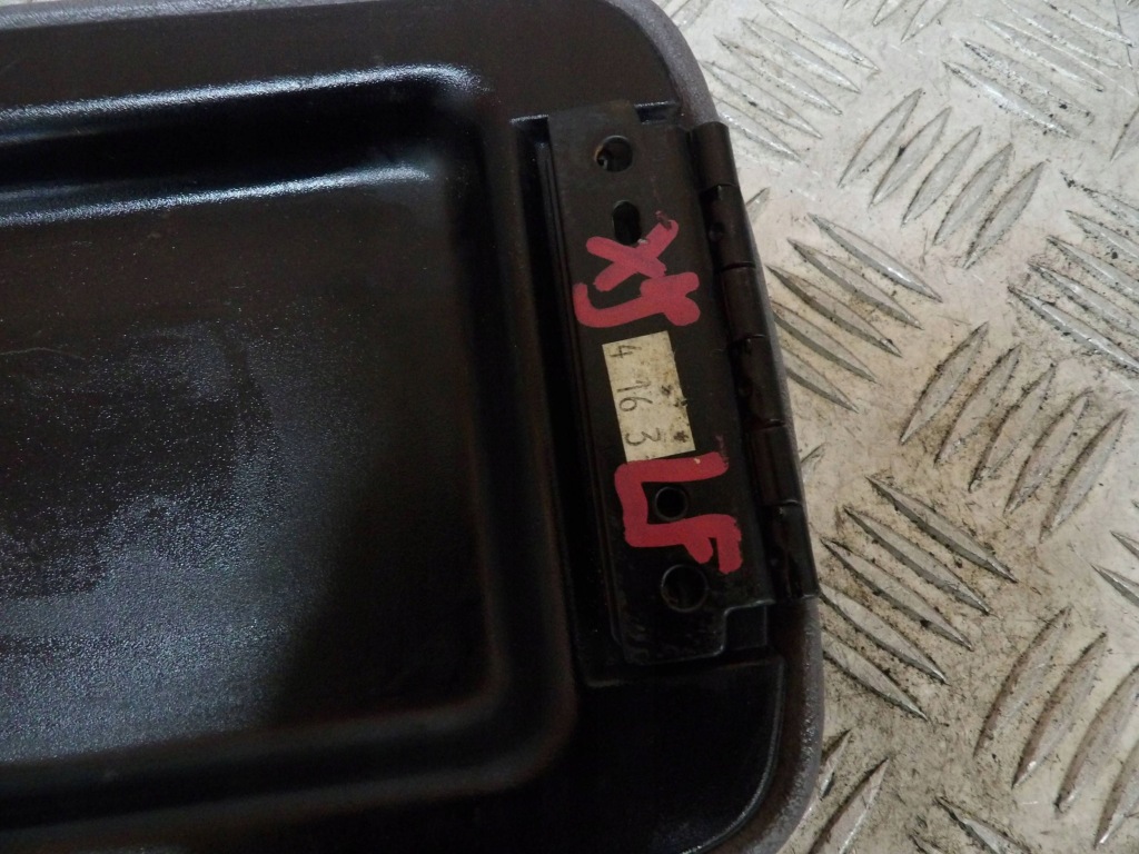 Jeep cherokee xj рестайлинг  подлокотник в Украине