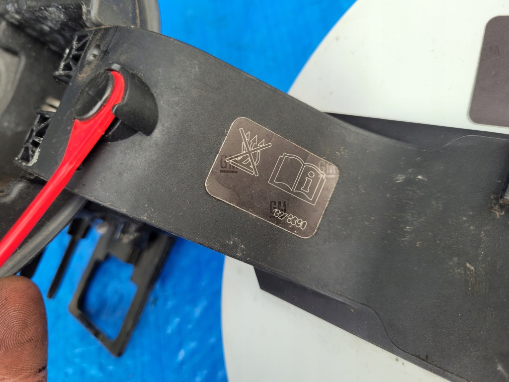 Opel-części astra j крышка заливной топлива y40r 13358933 с Разборки