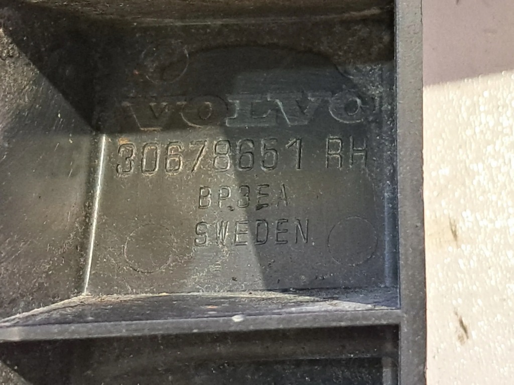 фото №4, Volvo v70 2013 елементи кріпильні