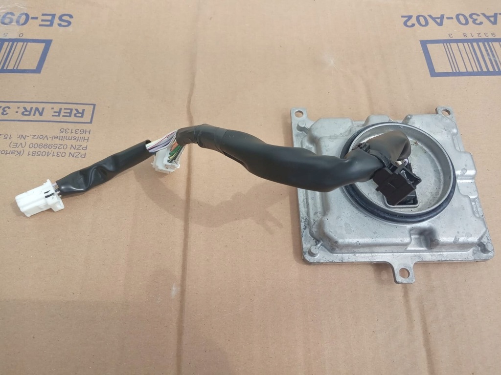 фото №1, Mazda 3 18-19 преобразователь модуль лампа ful led