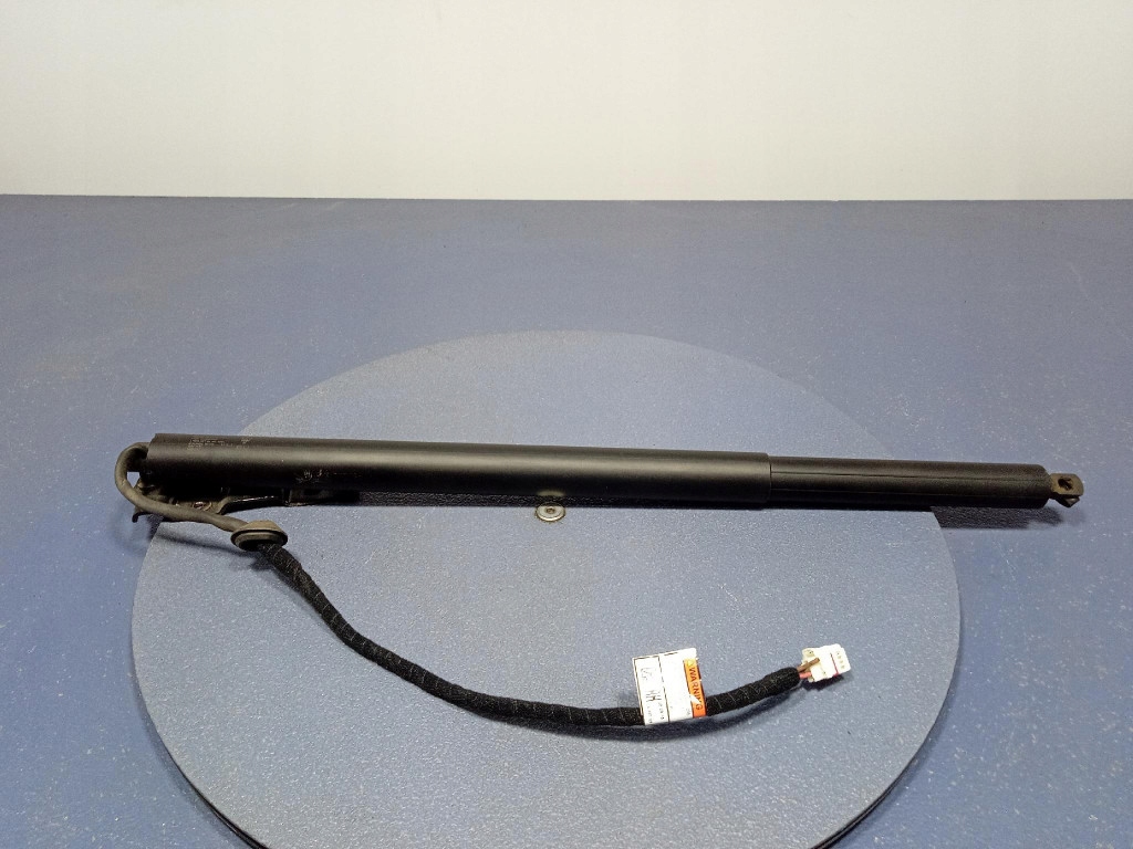 фото №1, Maserati levante привод задний крышки багажника задняя правый 670033247