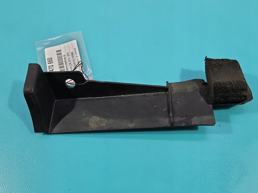 фото №1, Защита заглушка петля капот правая infiniti q30 638e85da0a