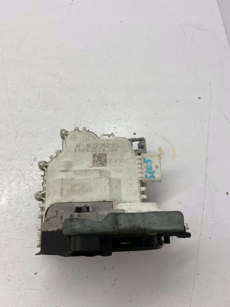 фото №1, Audi a1 замок дверь левый перед 8x1837016e