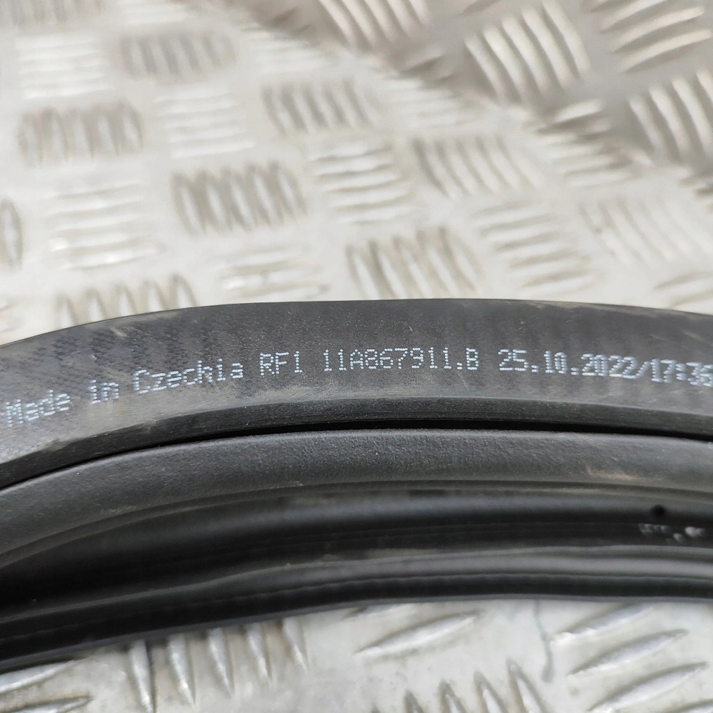 фото №6, Skoda enyaq iv 2022 левая сторона прокладка дверь