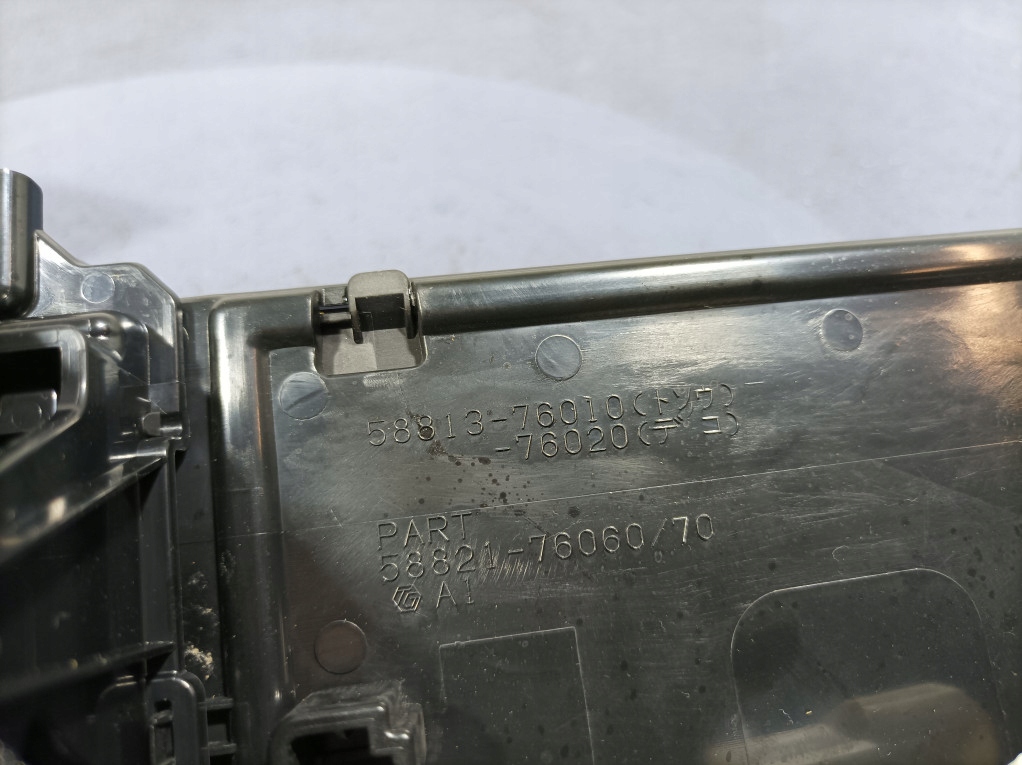 фото №5, Lexus ux 250h бардачок полиця прикурювача 2 pin 58813-76010