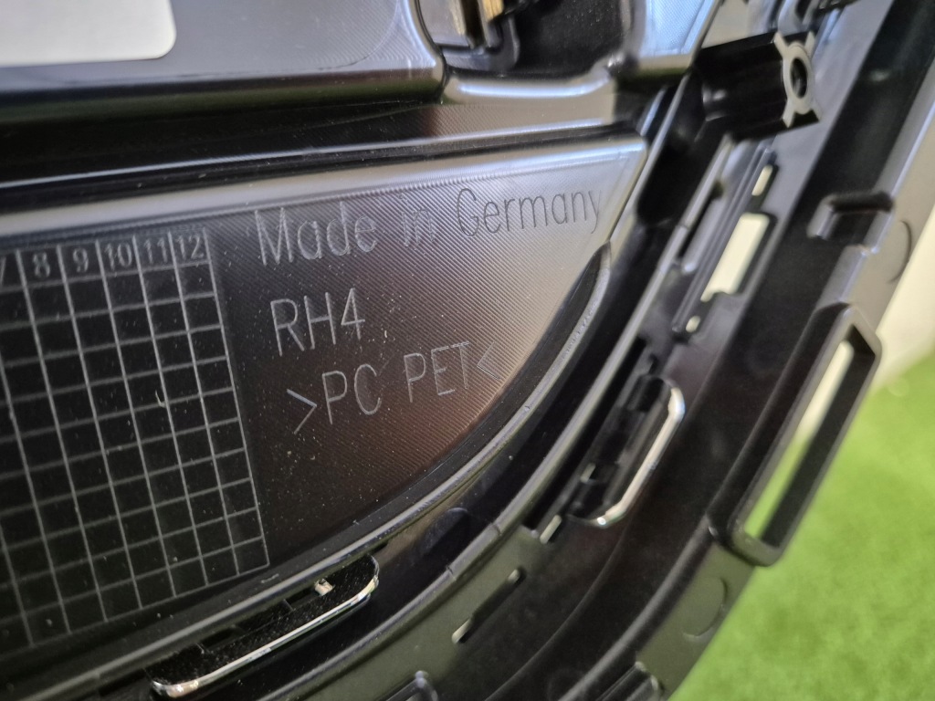 Audi q8 4m8 рестайлинг  решётка радиатора решётка радиатора решётка  радиатора 4m8853651 оригинал хром Оригинал