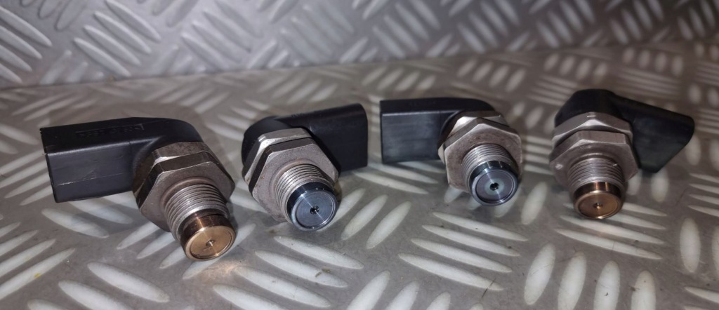 Bmw e60 e70 e90 2.0 3.0 d m57n датчик тиску пального 7787167 0281002497 Доставка