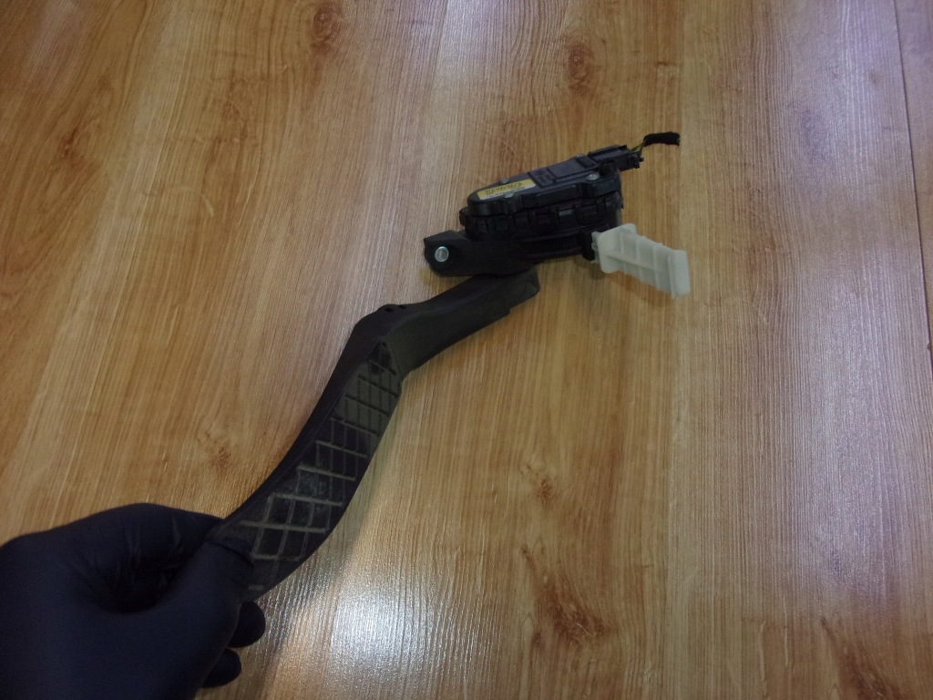 фото №1, Vw touareg 7l педаль газа потенциометр 3.0 tdi