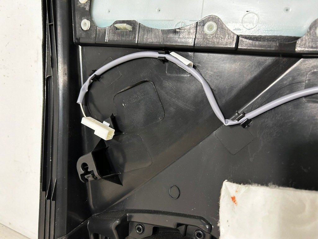 фото №12, Corolla e21 обшивка обивка дверь передних левый перед кожа с led