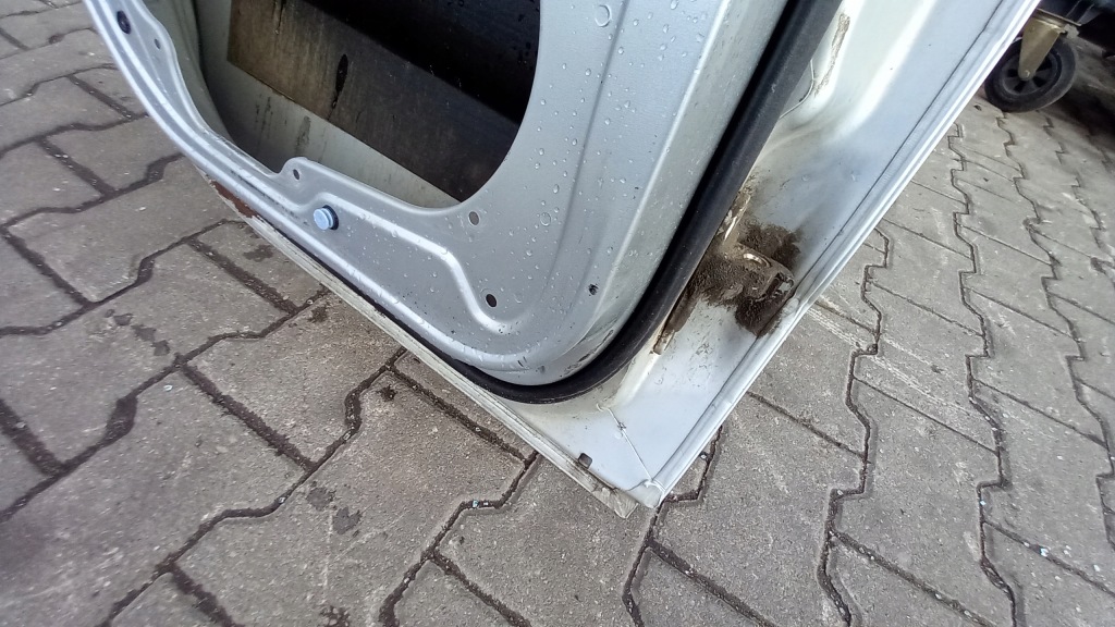 Дверь левый задний  mercedes a 150 07r Недорого