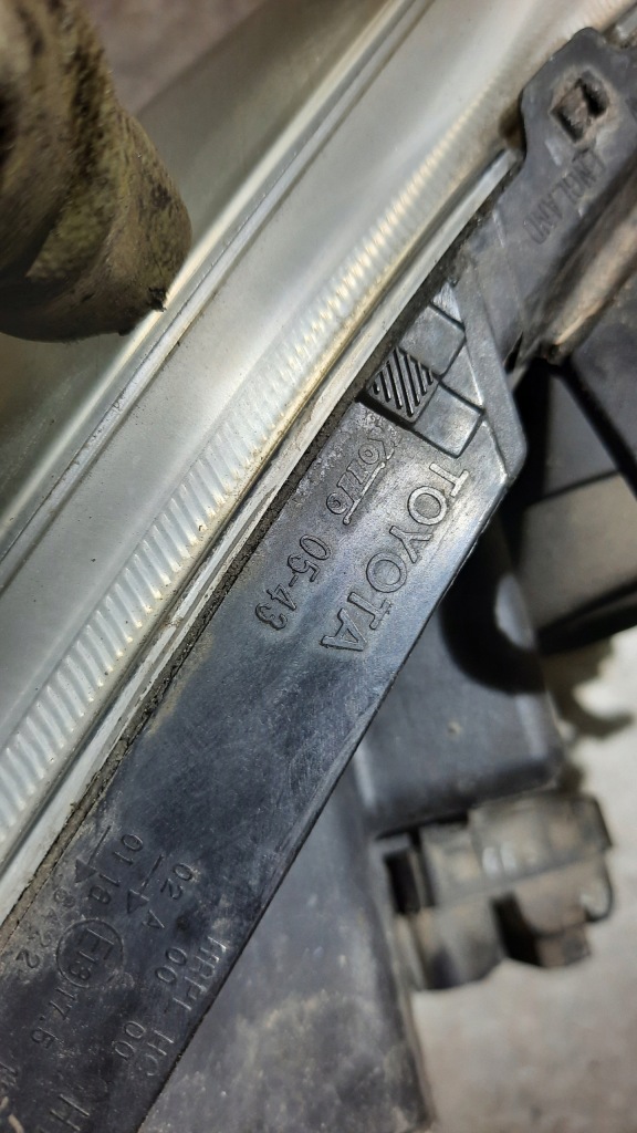 фото №6, Фара левый toyota avensis t25 03r