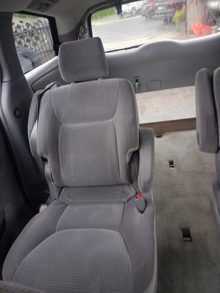 фото №1, Сиденье правый задняя toyota sienna 3.3b 2006