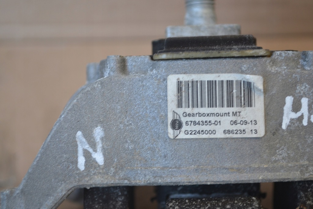 фото №2, Кронштейн подушка коробки mini r56 r58 1.6 b 6784355