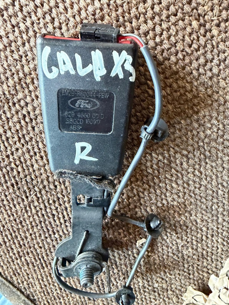 Купить Клипса поперечина правый задний  ford s-max mk2 em2b-r60044-pbw