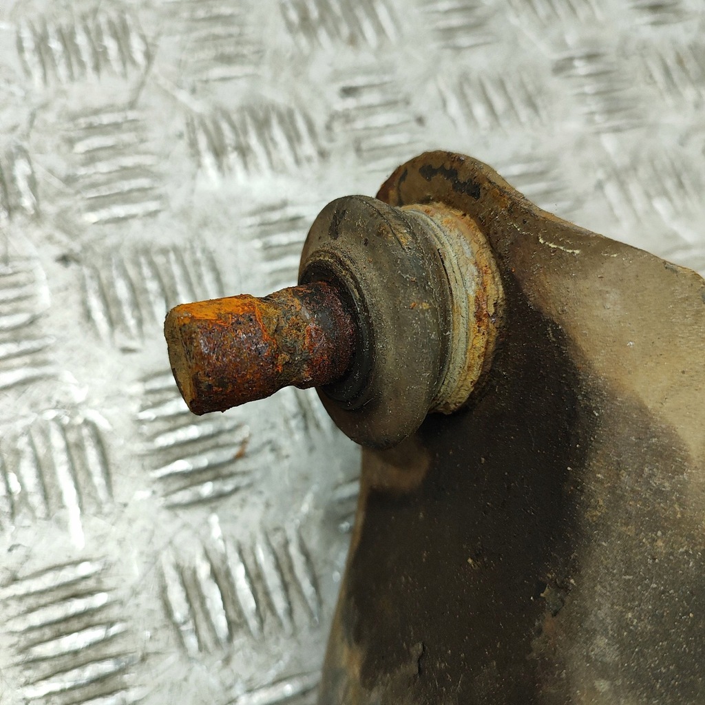 фото №7, Nissan leaf ii ze1 2018 права сторона нижній важіль передній