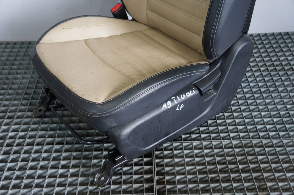 фото №10, Сидіння сидіння правий лівий водія заднє сидіння комплект шкіра ssangyong tivoli