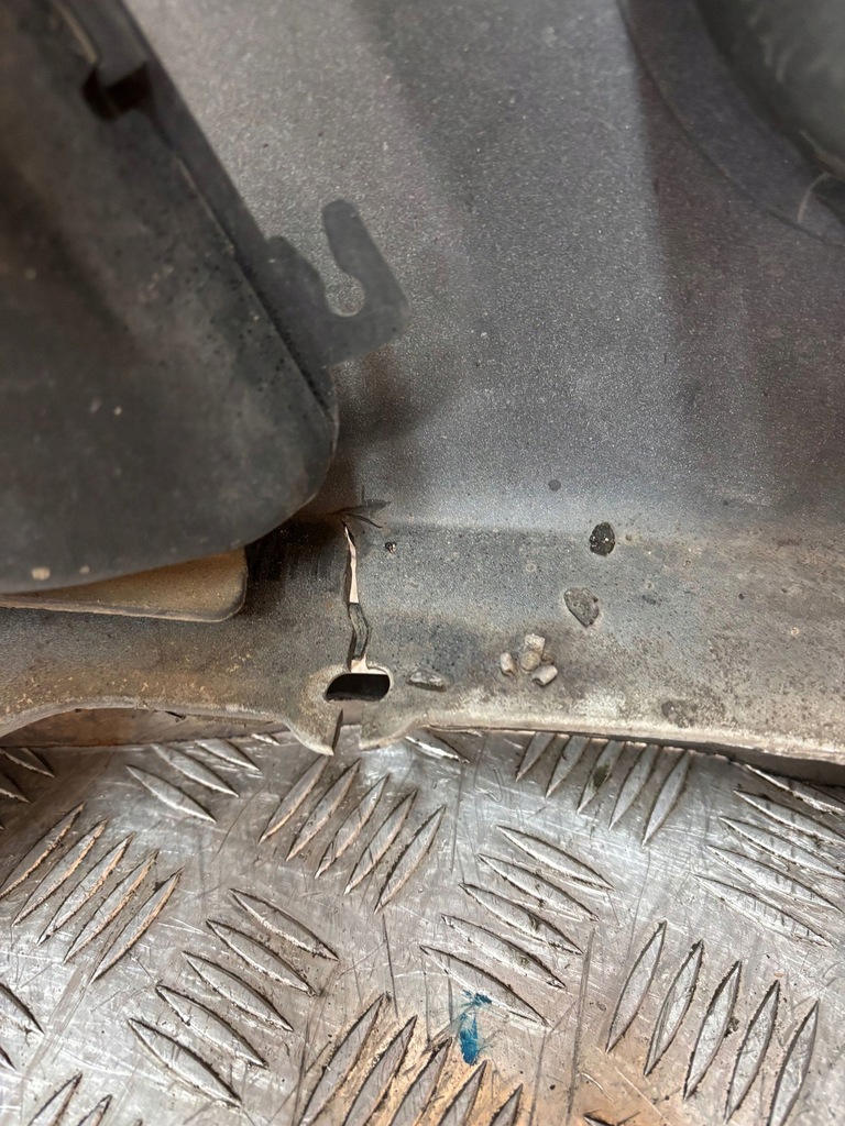 фото №11, Бампер перед передний dacia sandero i 08-12