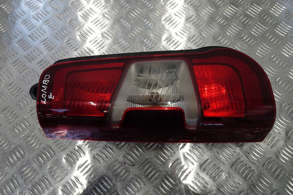 фото №1, Лампа левый задняя europa оригинал 9819235880 opel combo e 21r